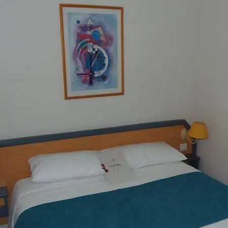 Les Mesanges Hotell 3*